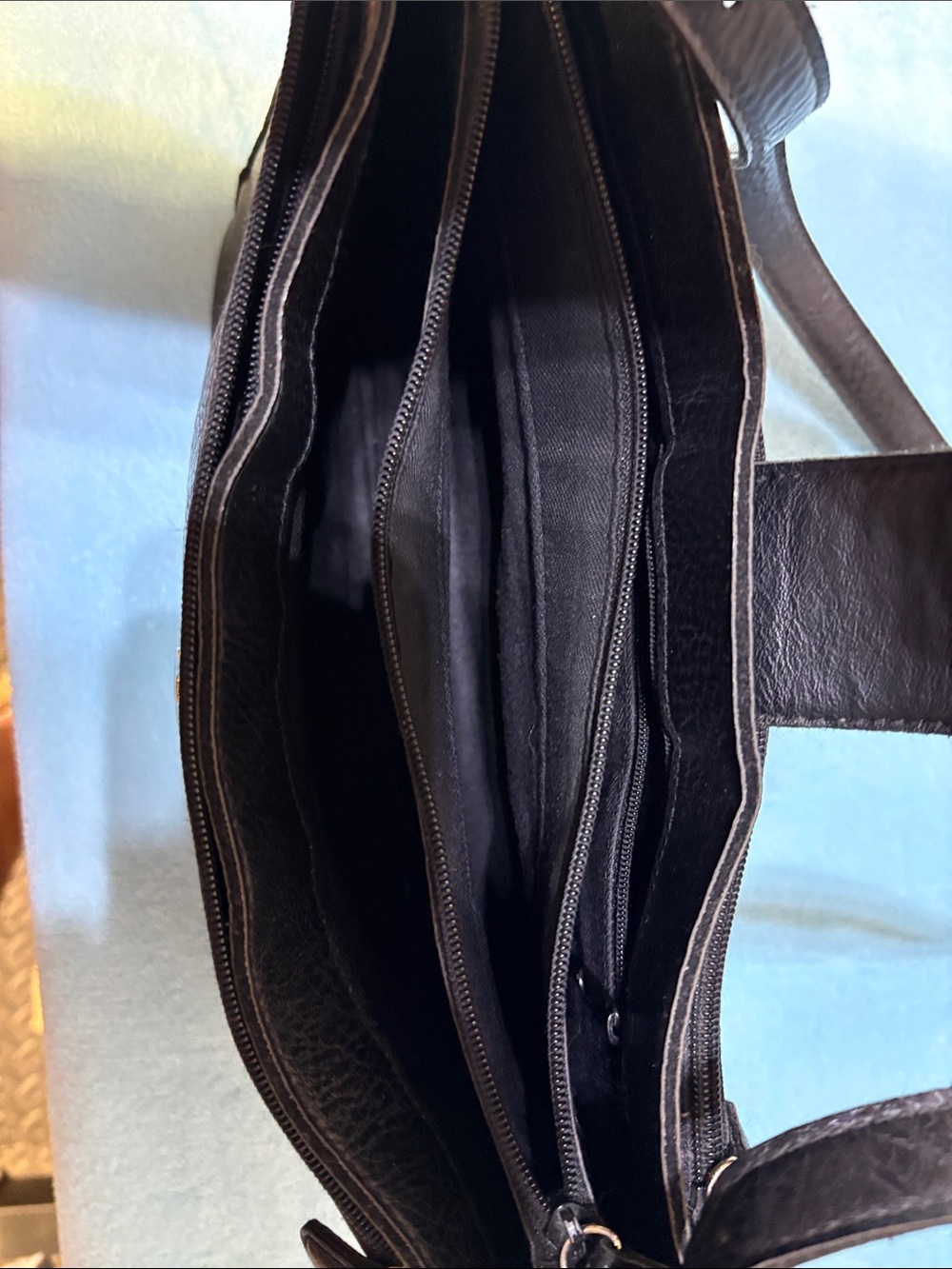 Black Leather Shoulder Bag - Unbranded Elegant Everyday Carry - Picture 4 of 4